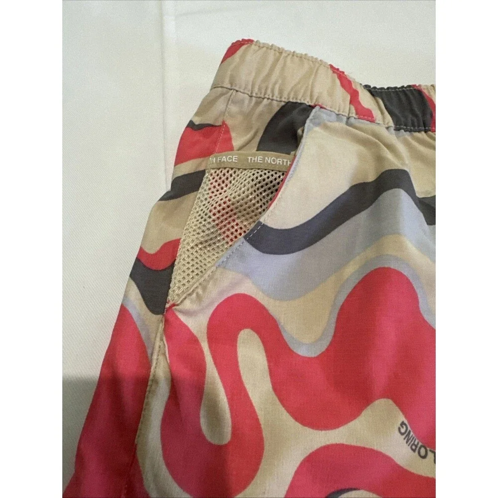 North Face Women's Class V Pathfinder Pull-On Short Flash Dry Size L Beige/Pink